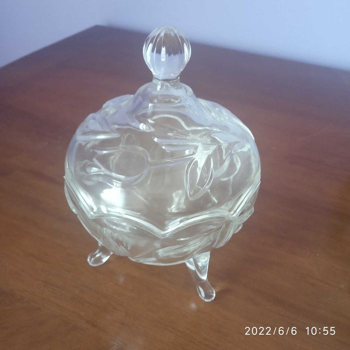 cukierniczka cukiernica bombonierka szklana na nóżkach