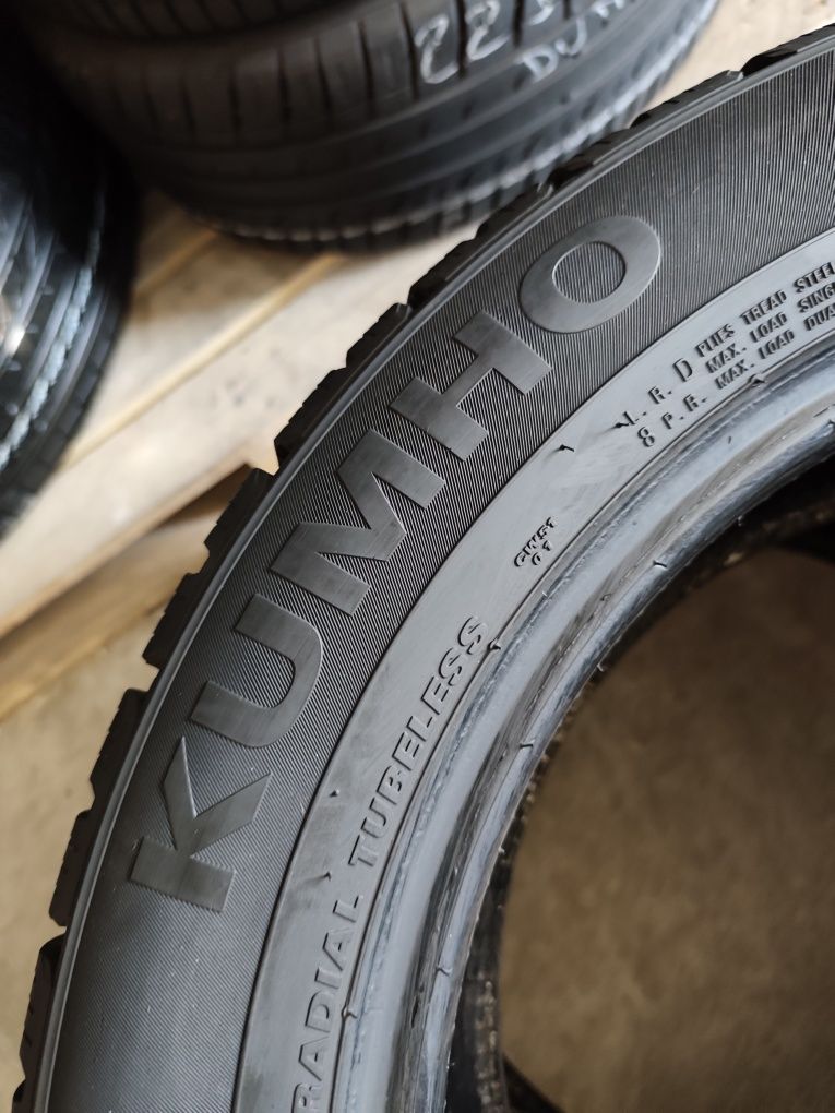 Pneus 225/55r17c Kumho WinTer PorTran CW51 com 95% piso