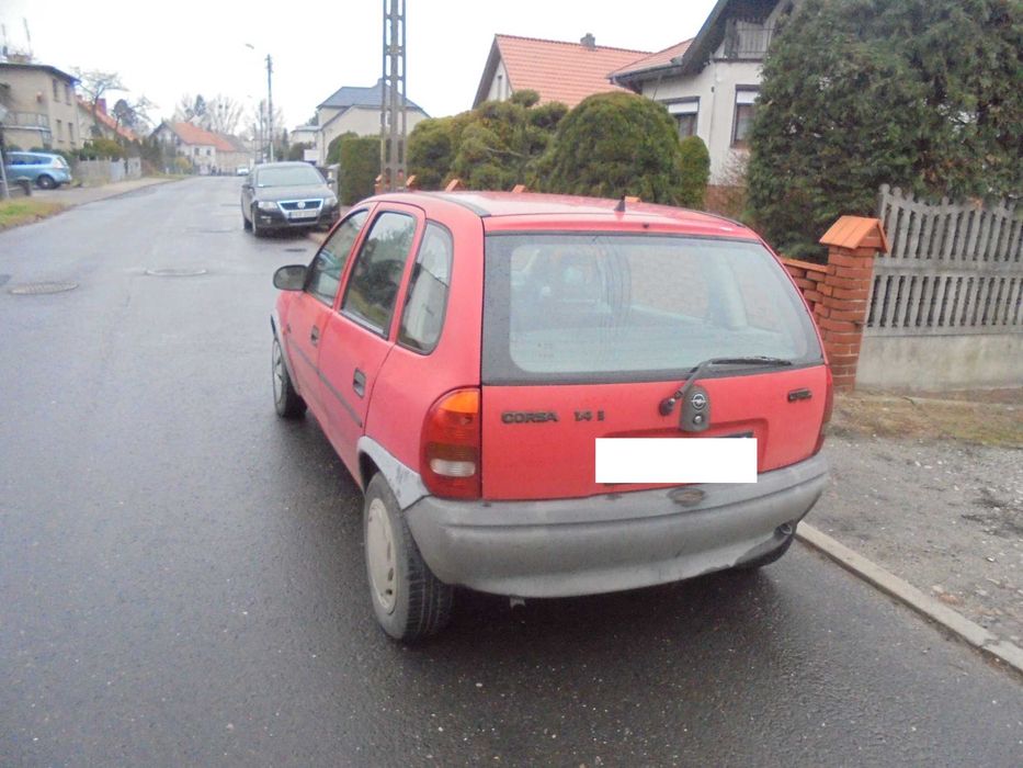 Opel Corsa B 1.4 benzyna 8 zaworowy kolor czerwony  na części
