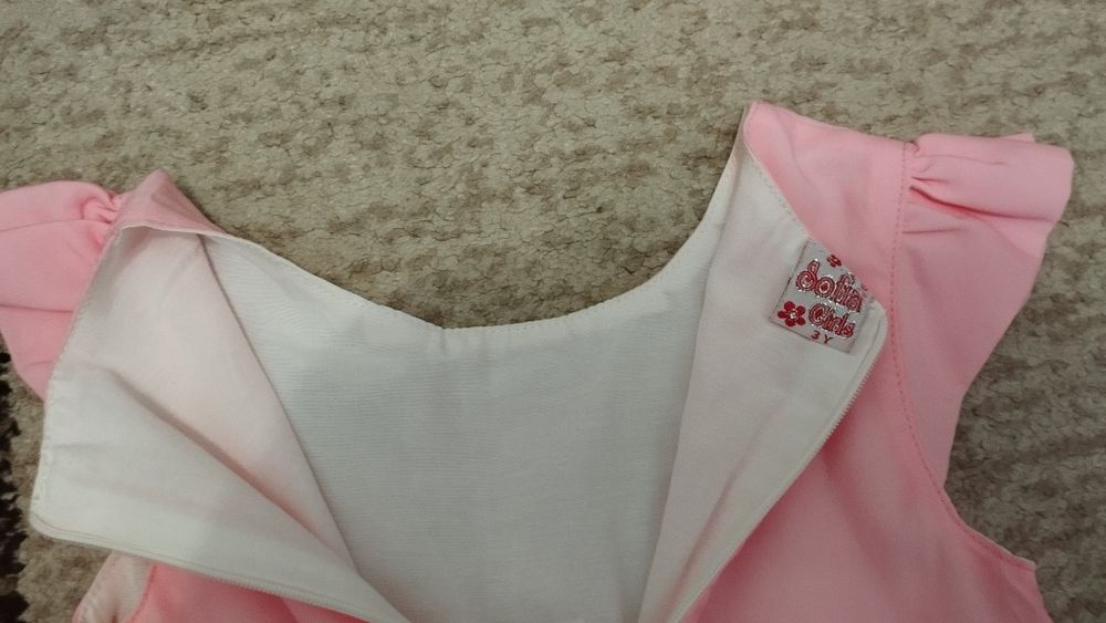 Нарядное красивое платье для девочки