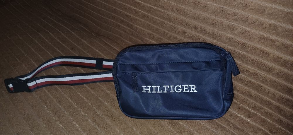 Сумочка поясная Tommy Hilfiger,  состояние идеальное