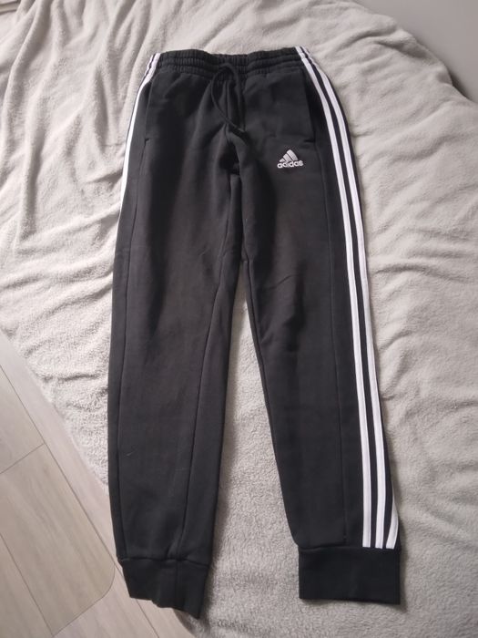 Spodnie dresowe chłopięce adidas rozmiar S, na wiek 12-13 lat