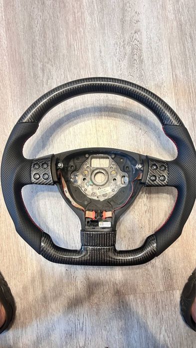 Kierownica sportowa VW - włókno węglowe