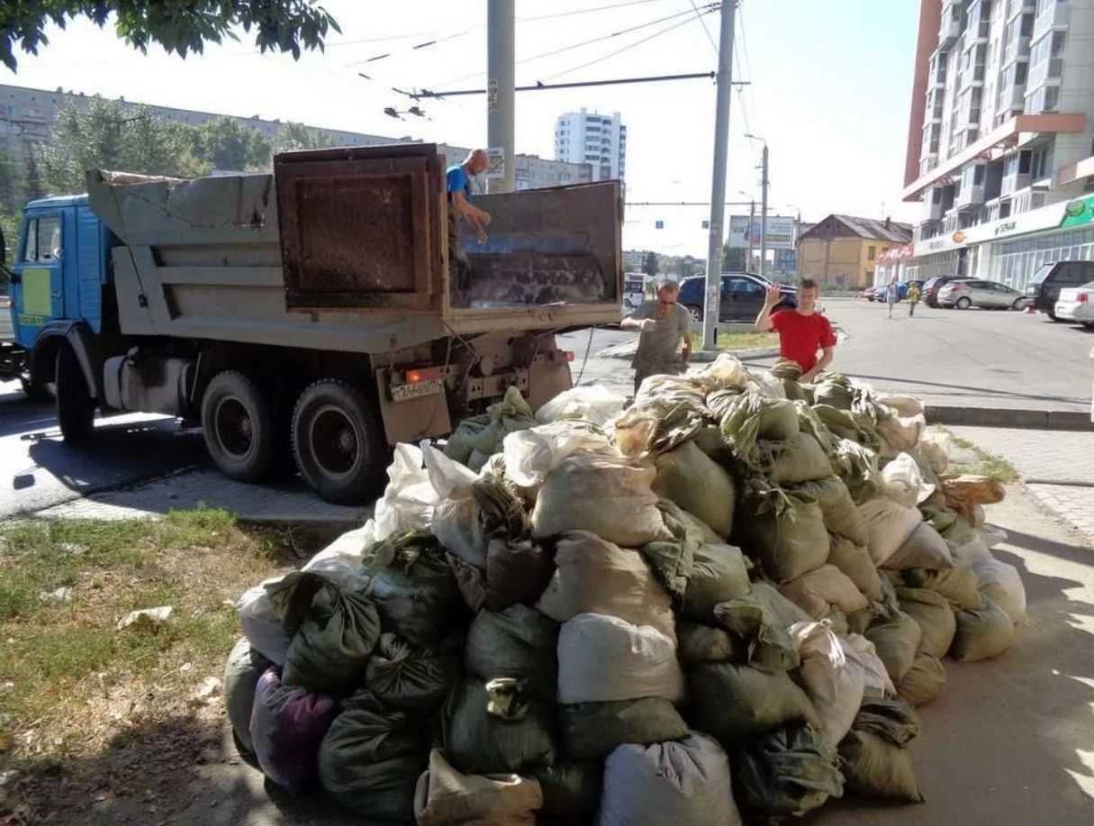 Вывоз мусора старой мебели хлама недорого