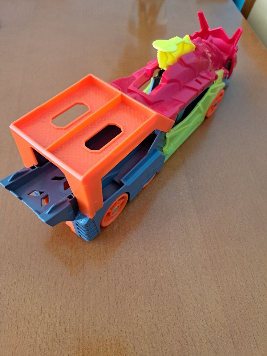 Hot Wheels GTK42 Smok Transporterporter Wyrzutnia Dragon
