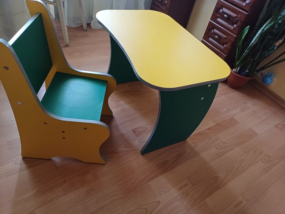 Письмовий стіл і стілець (парта для дошкільнятка)