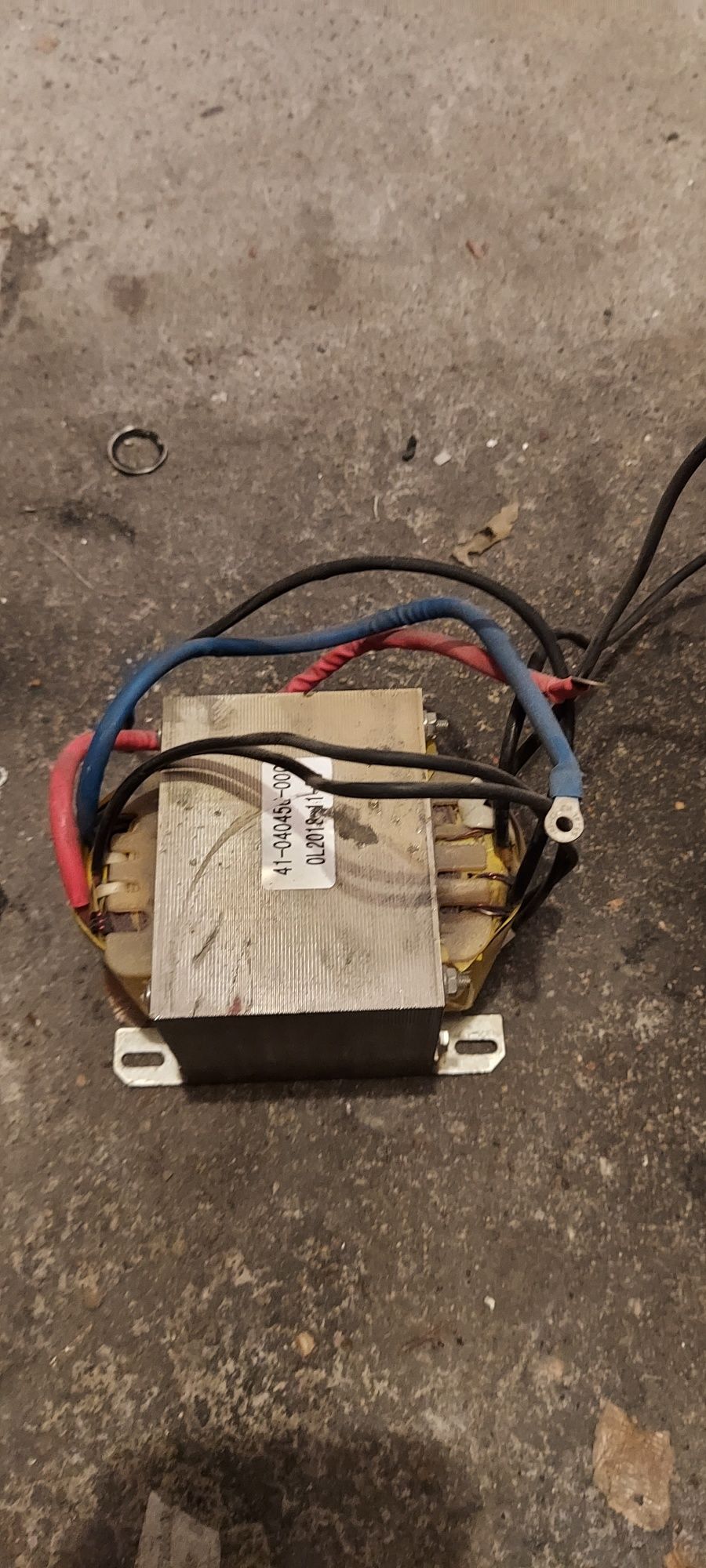 Transformator z ups