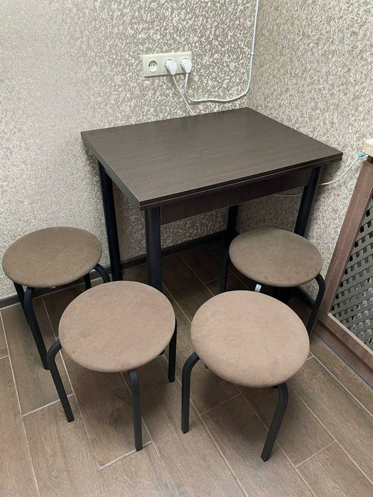 Комплект меблів, кухонний комплект, табурети і стіл розкладний