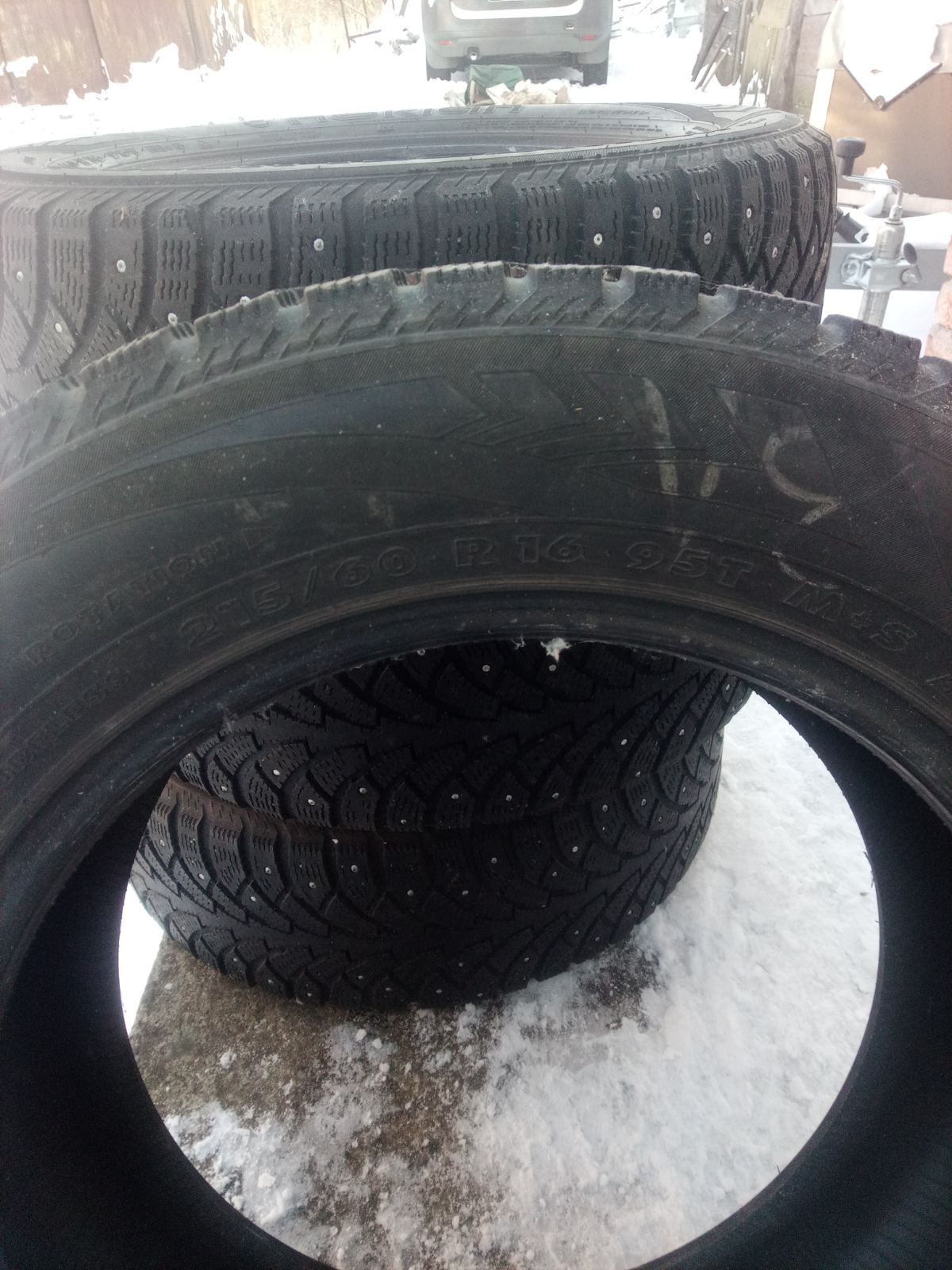 Резина NOKIAN  HAKKAPELIITTA4 215/60R16 шипована