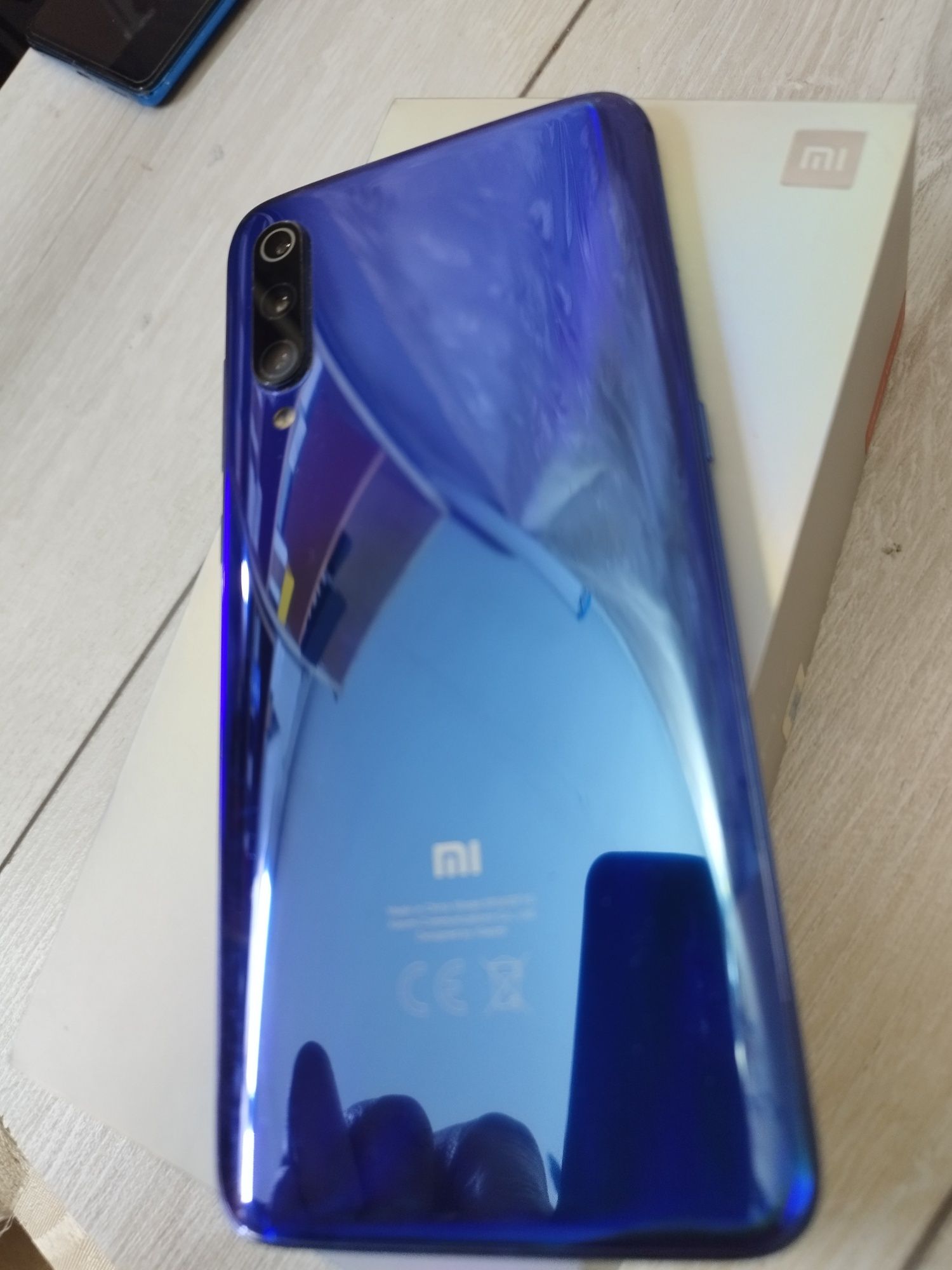 Xiaomi Mi 9  6/128  2.84 ГГц