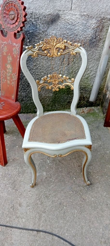 Cadeira romântica pintada antiga