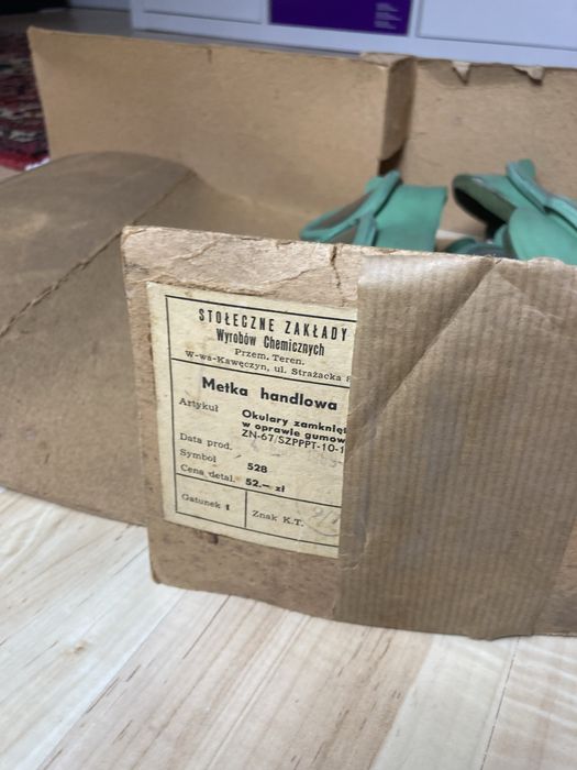 Orginalnie nowe okulary zamknięte w oprawie gumowej milicja oc ZOMO