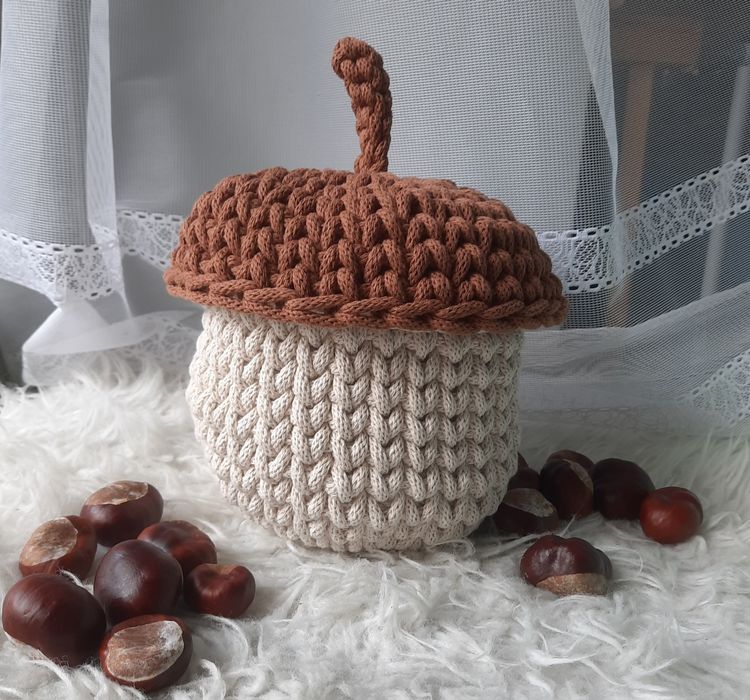 Koszyk z przykrywką żołądź na szydełku dekoracja osłonka handmade