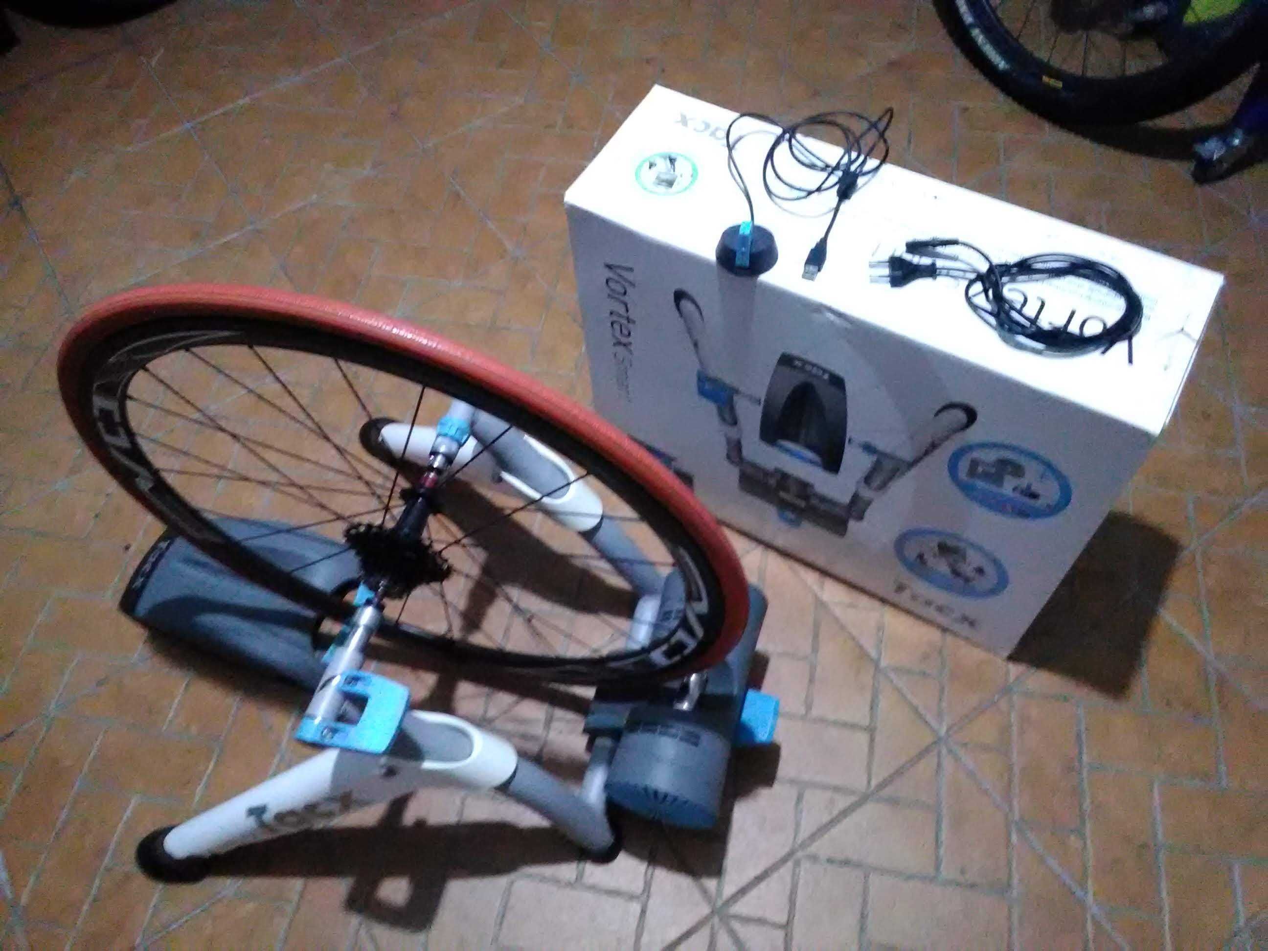 rolo tacx vortex smart + roda de carbono, cassete, pneu e camara