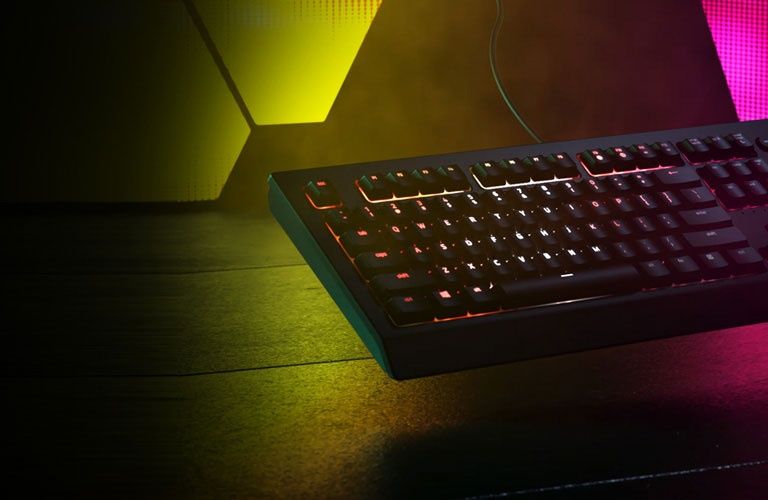 Teclado Gaming RAZER Cynosa V2 (Membrana - Português - Preto)