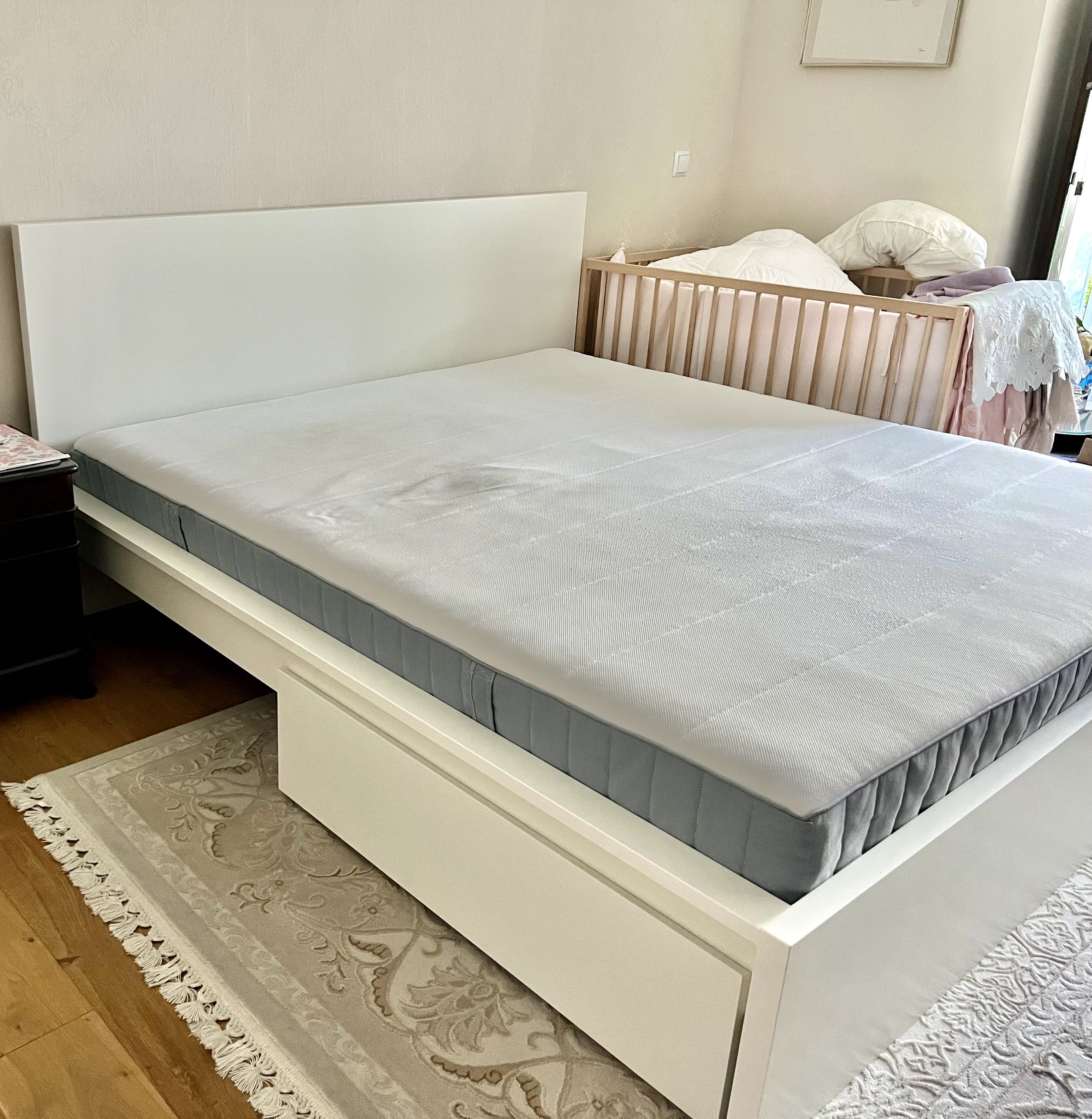 Nowe łóżko do sypialni ikea Malm 180x200 z materacem Używane 1 miesiąc
