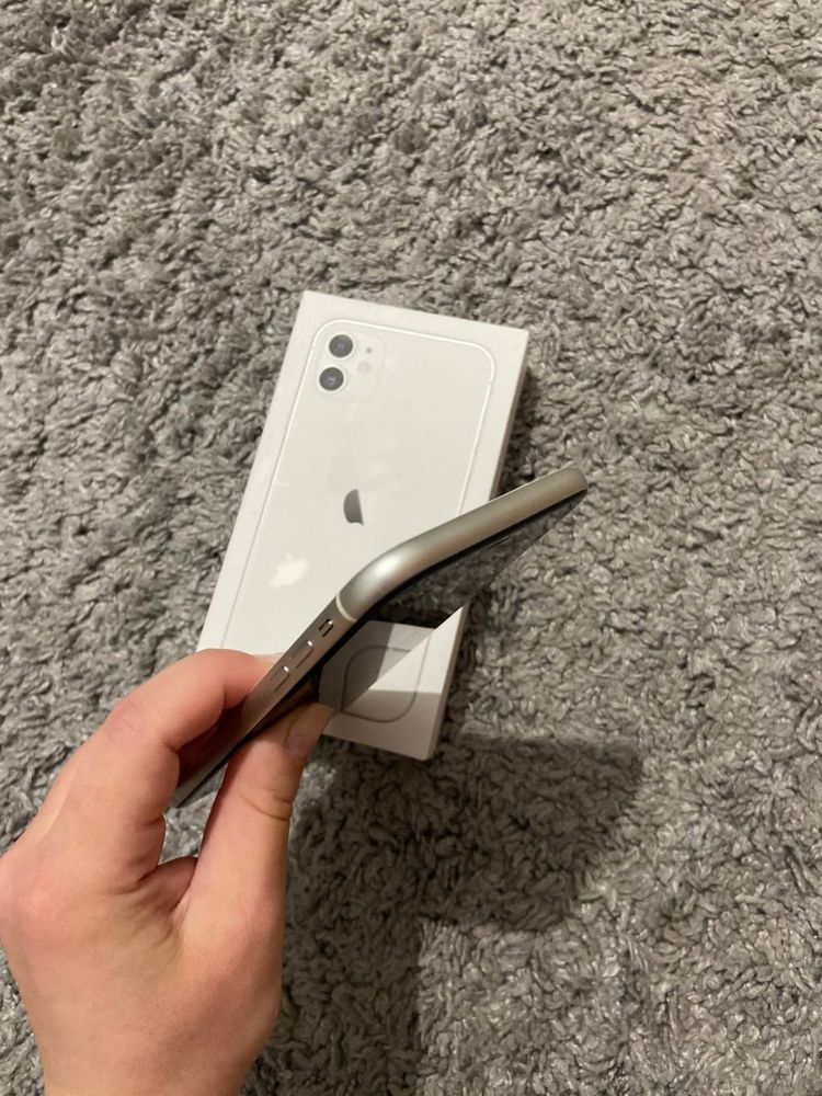 iPhone 11 б/у 64 Гб телефон