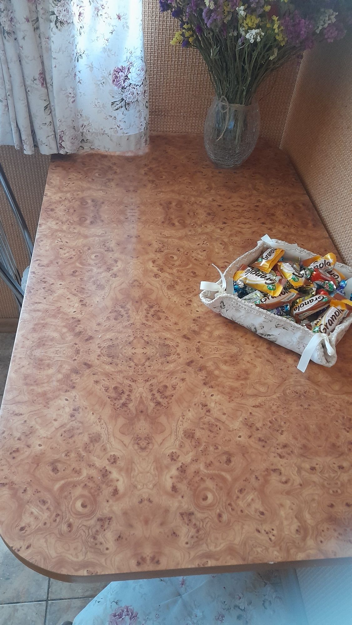Продам кухонный стол