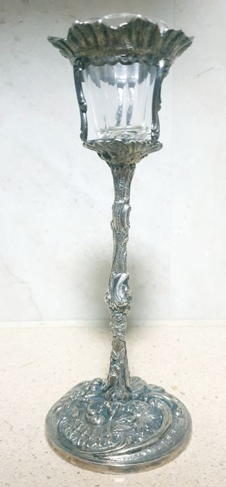 Invulgar antigo paliteiro Arte Nova em casquinha e cristal