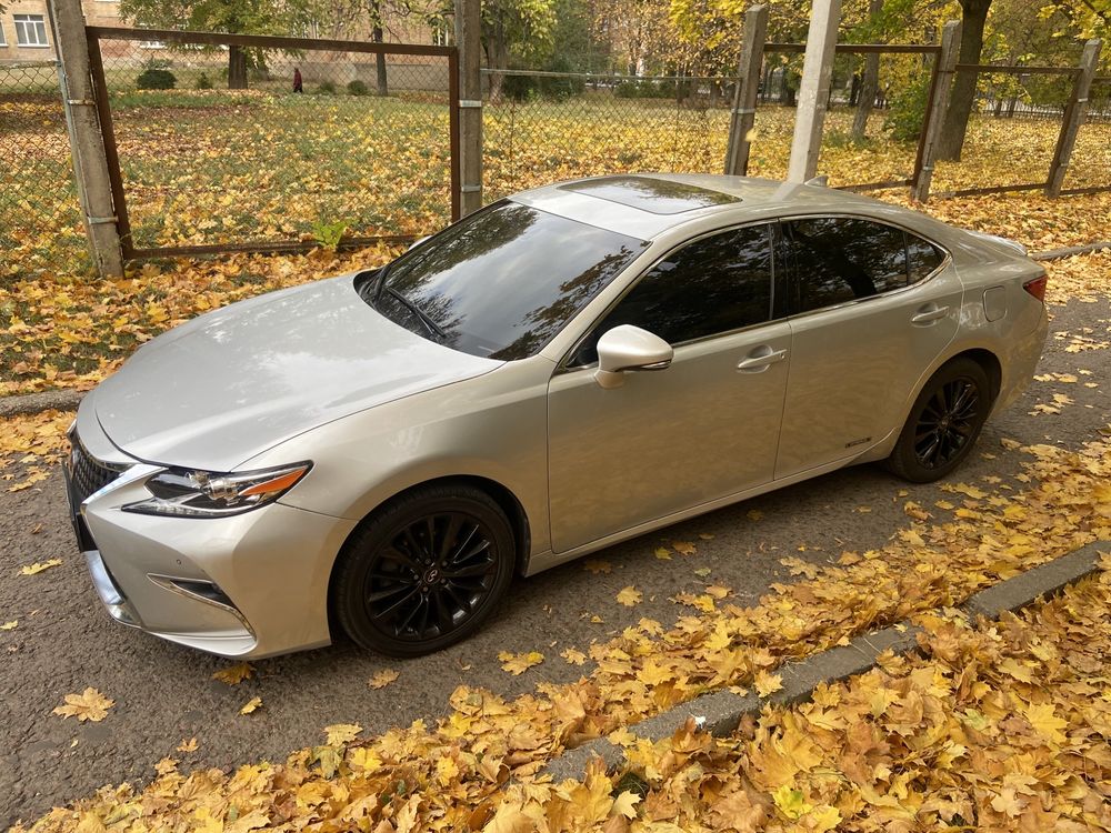 Lexus ES  300H 2015