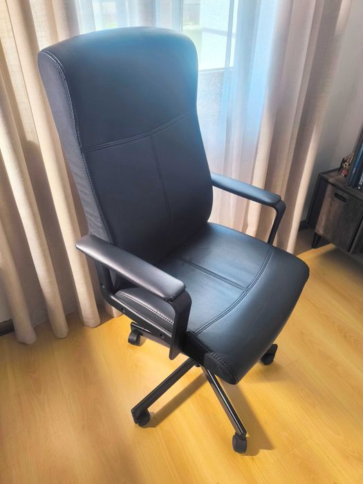 Cadeira de escritório preta