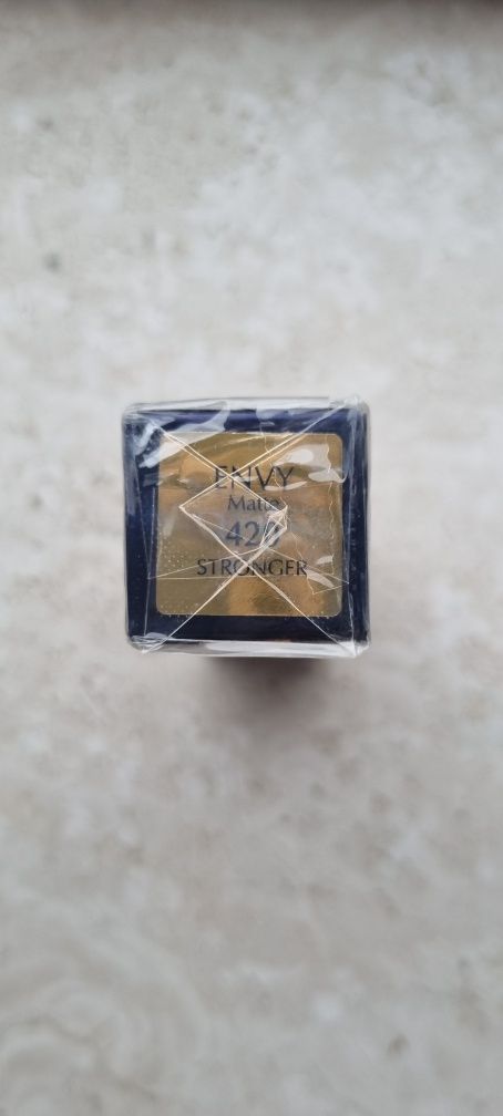 Pomadka Pomadka Envy Matte marki Estée Lauder kolor stronger nr 420