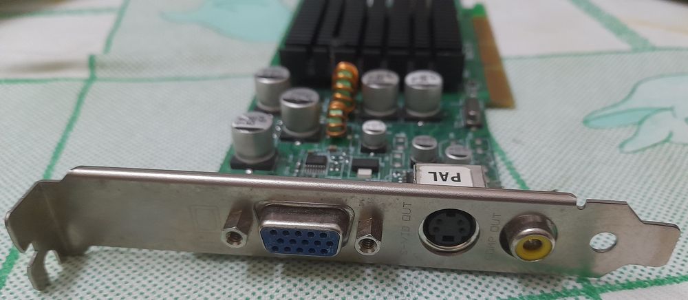 Placa Asus nVidia GeForce FX5200 Chip 128MB64585127535491121