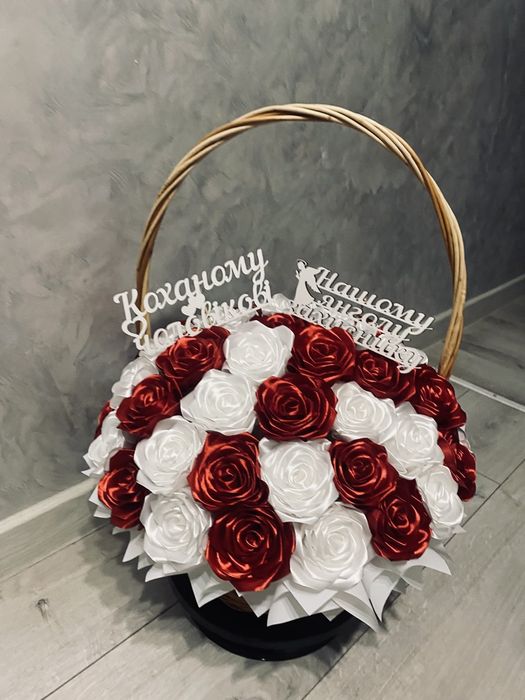 Букети героям з атласної стрічки. Куби, Бокси, плівка