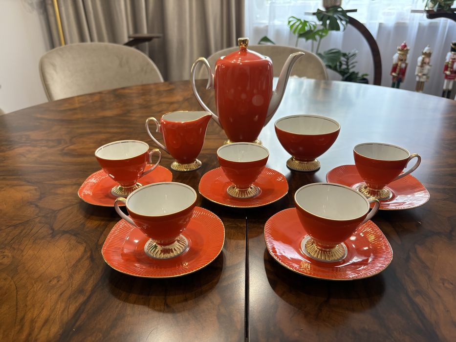 Czerwona Regina Chodzież espresso