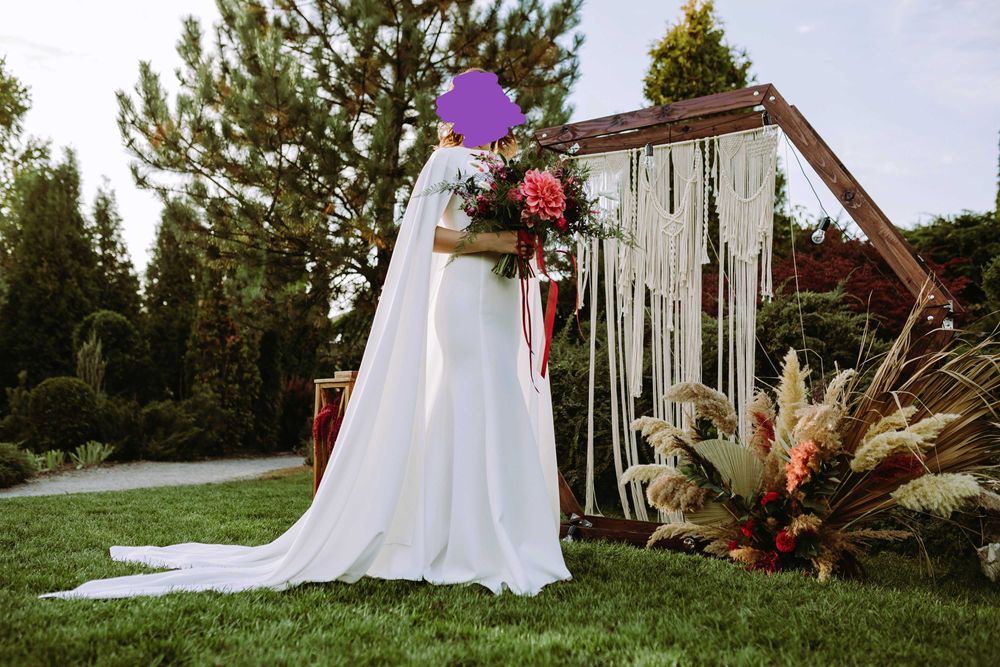 Лаконічна весільна/вечірня сукня з ексклюзивним кейпом (накидкою)!