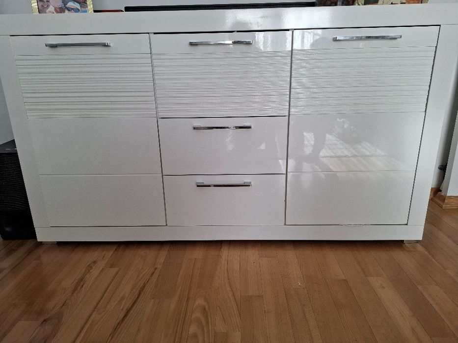 Biała komoda połysk