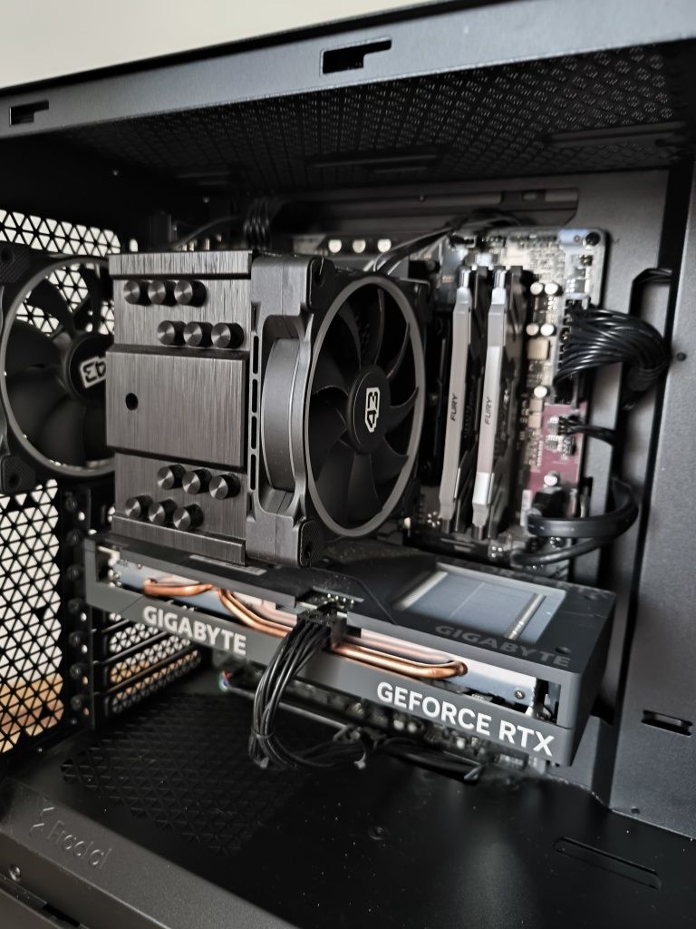 Komputer PC gamingowy G4M3R HERO i7-14700F/32GB/1TB/RTX4060/Win11x