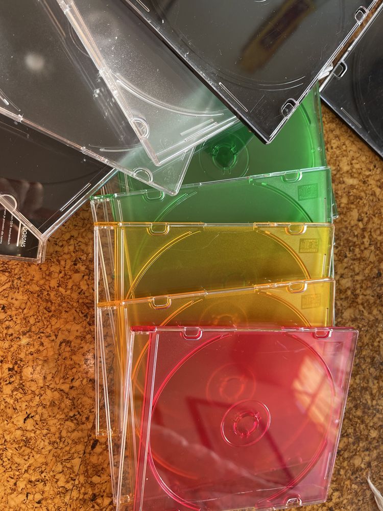 Capas / caixas de CDs vazias - para algum trabalho criativo