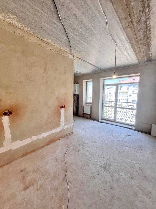 ПРОДАЖ Трикімнатна квартира з кухнею студією поруч парку