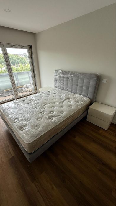 Cama de casal (como nova) e mesinhas