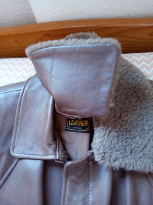 Blusão pele genuína para homem com gola pêlo sintético