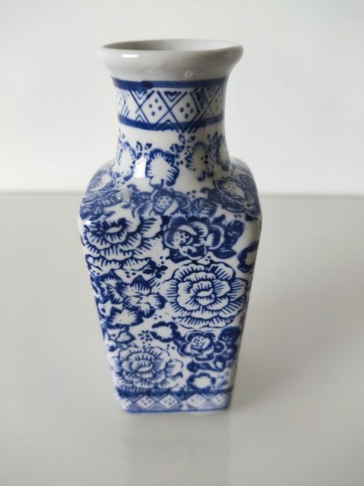 Wazon z porcelany mały