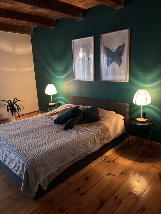 Sypialnia lozko i szafa