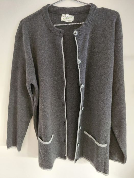 Casaco em malha super quente de cor cinza com botões e detalhes XL