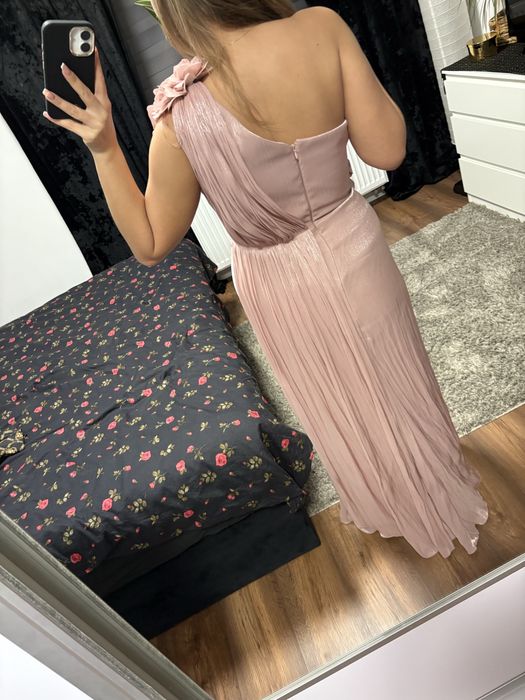 Sukienka na jedno ramie