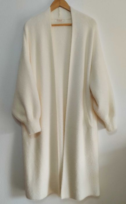 Casaco comprido branco-pérola