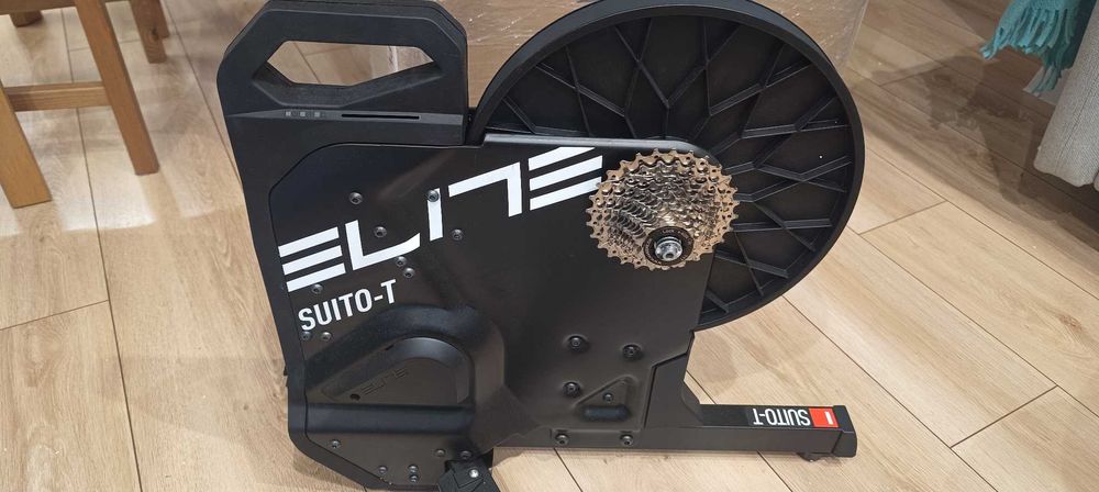 Trenażer rowerowy Elite SUITO-T Smart + kaseta 11-rzędowa - jak nówka!