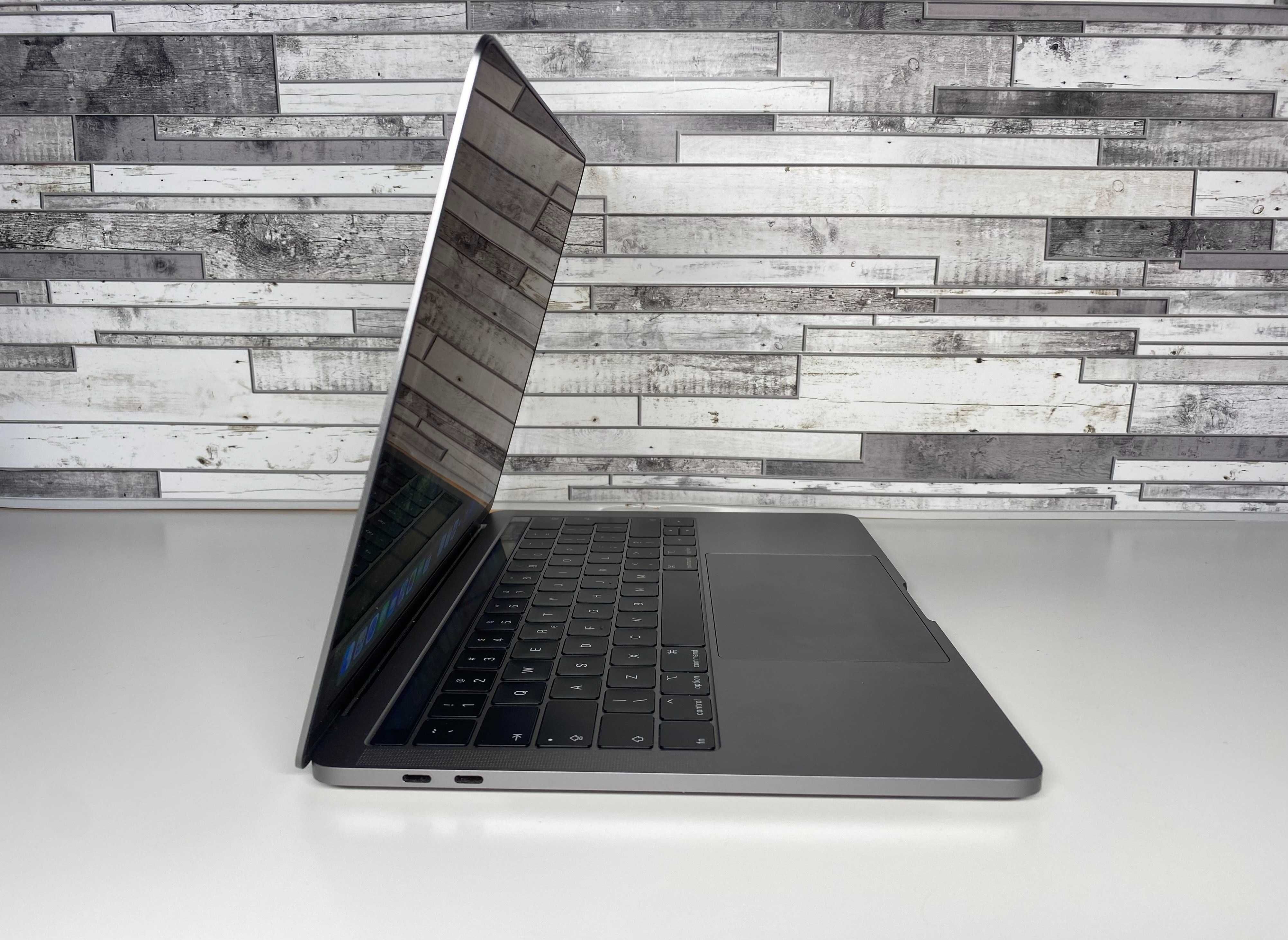 Apple Macbook Pro 13,3" A1989 i7-8559U 16GB 512SSD 33 CYKLE SEQUOIA