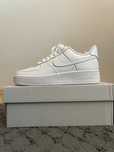 ButyDamskie_Nike AirForce1_WhiteUniseksTrampki R.40