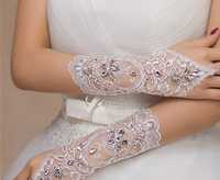 Перчатки белые свадебные - новые
