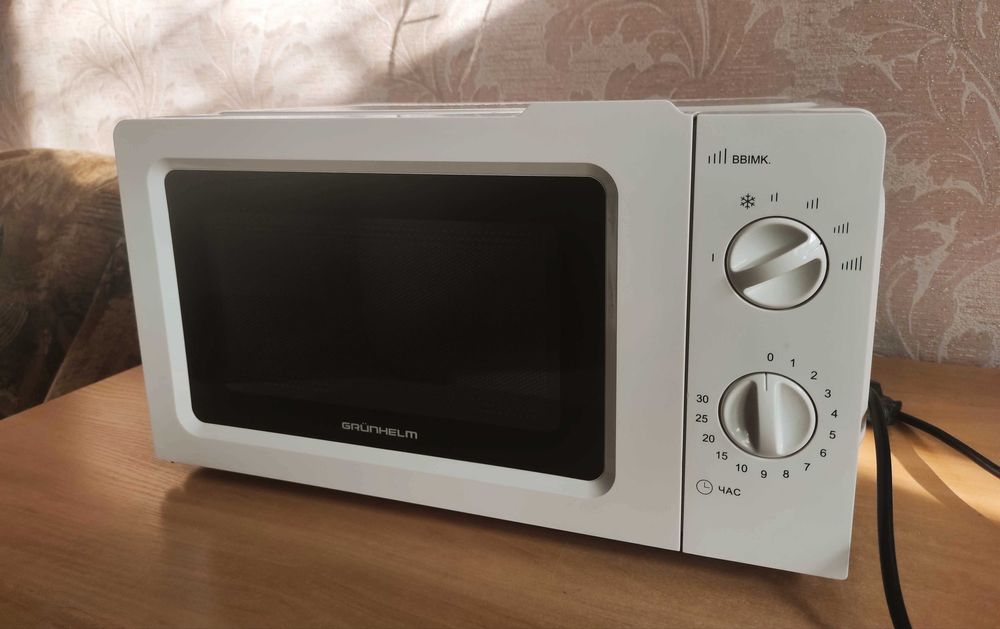 Мікрохвильова піч GRÜNHELM 20MX701-W у чудовому стані
