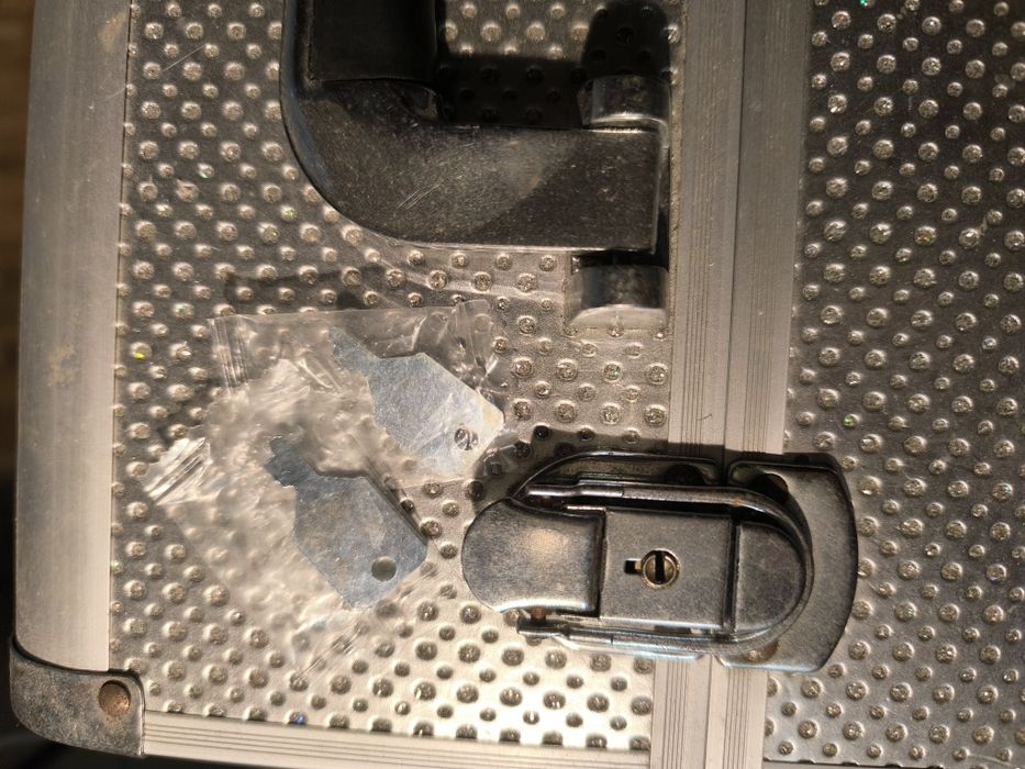 Mala com brilhantes para maquilhagem