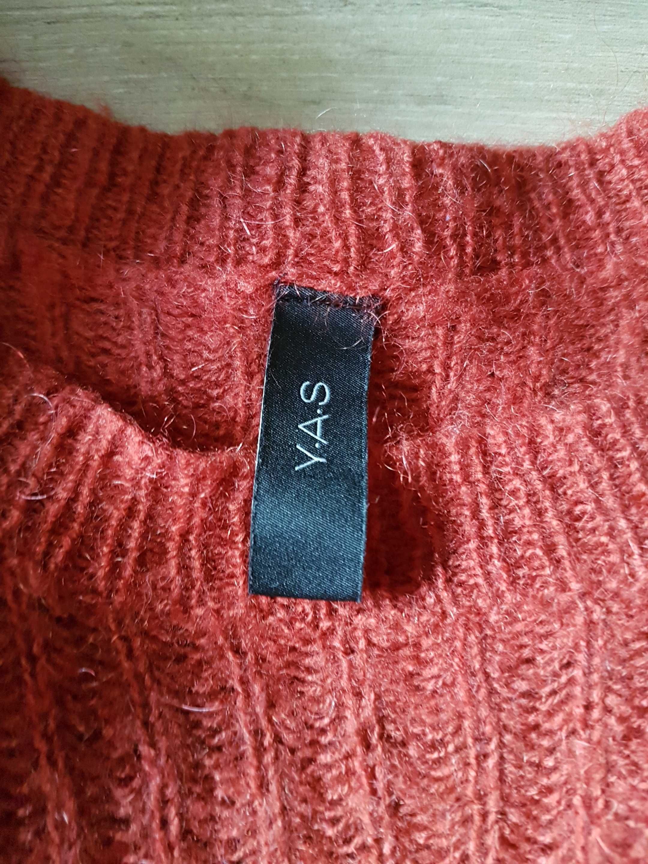 YAS rudy sweter z pionowymi falbanami roz. 140/146 10% moher 20% wełna