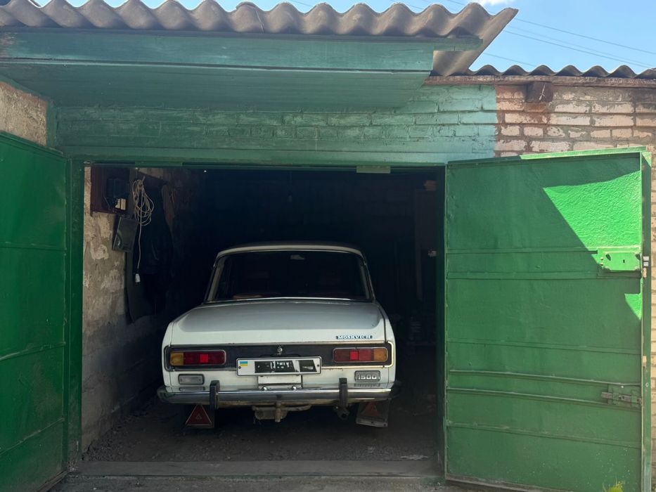 Автомобильный гараж