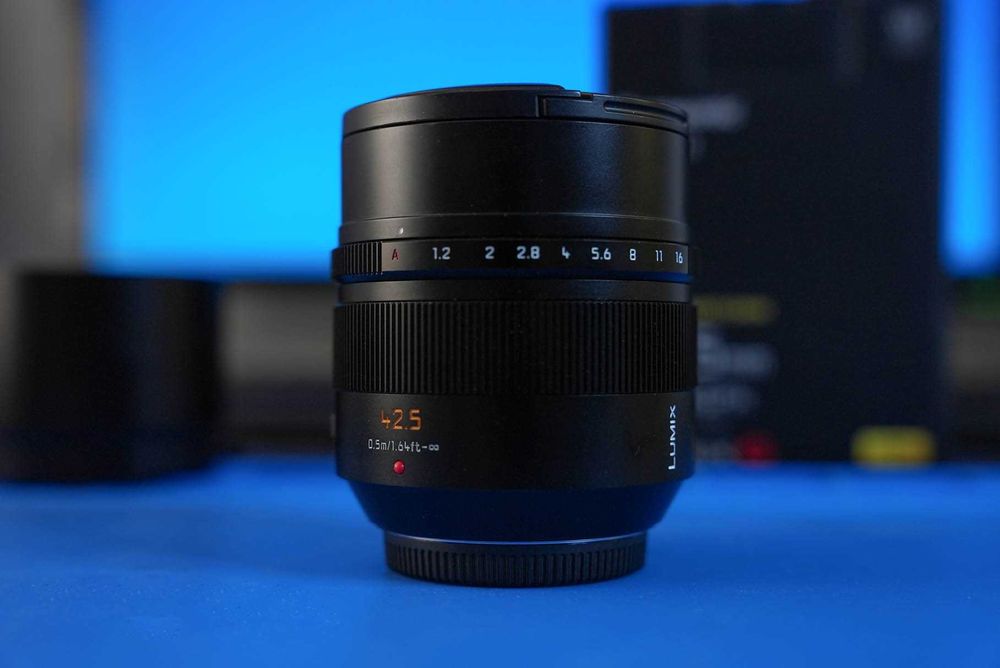 Об'єктив Panasonic Lumix Leica DG Nocticron 42.5mm, f1.2.